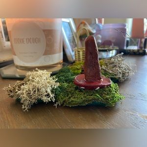 Toadstool mushroom ring holder